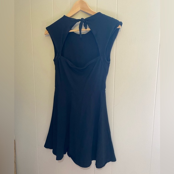 SOLD Aritzia Talula Palmetto Black Fit & Flare Cut Out Tie-Back Skater Dress - Picture 3 of 6